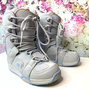 DC shoes snowboard boots